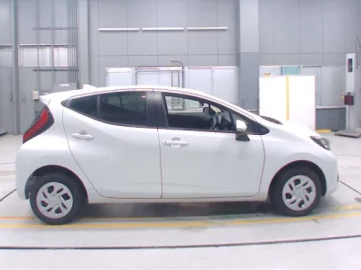 Toyota AQUA  с аукциона в Японии