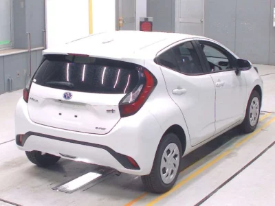 Toyota AQUA  с аукциона в Японии