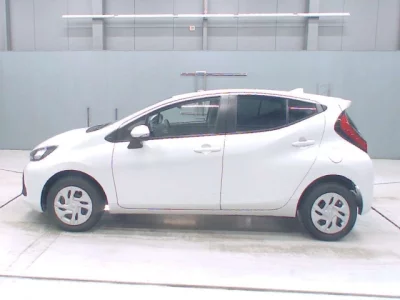 Toyota AQUA  с аукциона в Японии