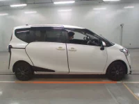 Toyota SIENTA лот № 30327 оценка R  с аукциона в Японии 2