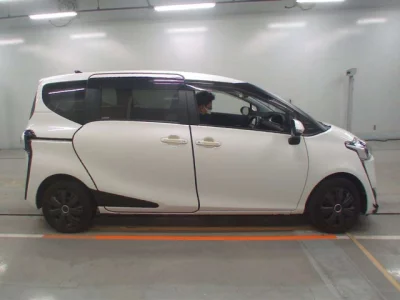 Toyota SIENTA  с аукциона в Японии