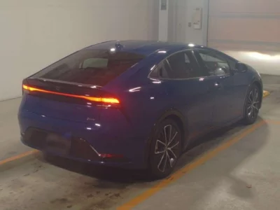 Toyota PRIUS  с аукциона в Японии