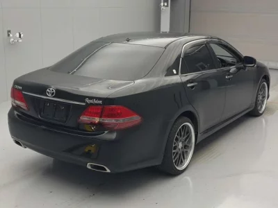 Toyota CROWN  с аукциона в Японии