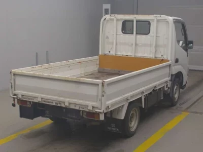 Toyota DYNA  с аукциона в Японии