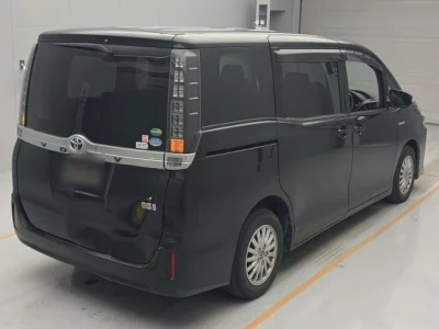 Toyota VOXY  с аукциона в Японии