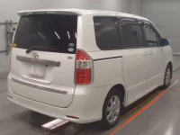 Toyota NOAH лот № 30342 оценка 4  с аукциона в Японии 1