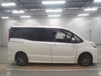 Toyota NOAH лот № 30348 оценка 3.5  с аукциона в Японии 2