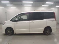 Toyota NOAH лот № 30348 оценка 3.5  с аукциона в Японии 3