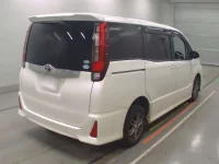 Toyota NOAH лот № 30348 оценка 3.5  с аукциона в Японии 1