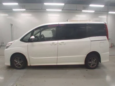 Toyota NOAH  с аукциона в Японии