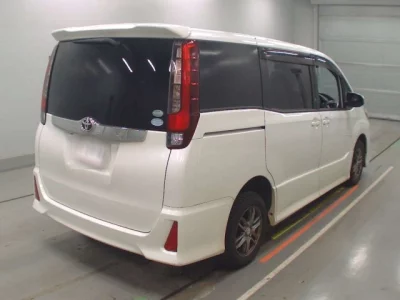 Toyota NOAH  с аукциона в Японии