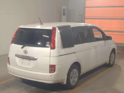 Toyota ISIS  с аукциона в Японии