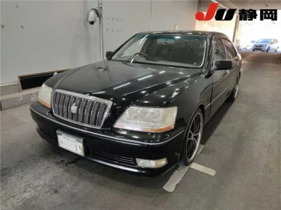 Toyota CROWN  с аукциона в Японии