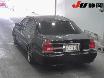 Toyota CROWN  с аукциона в Японии
