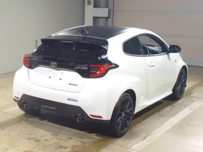 Toyota YARIS  с аукциона в Японии