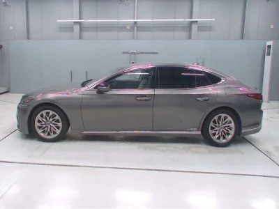 Lexus LS  с аукциона в Японии
