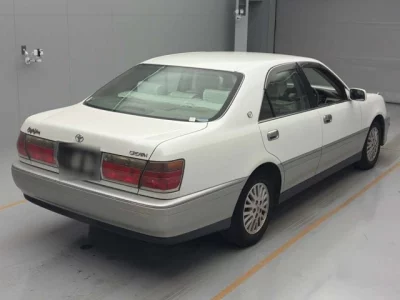 Toyota CROWN  с аукциона в Японии