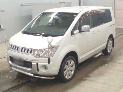 Mitsubishi DELICA D5  с аукциона в Японии
