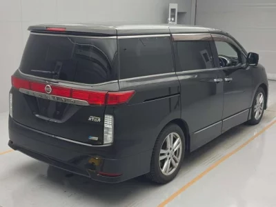 Nissan ELGRAND  с аукциона в Японии