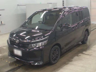 Toyota VOXY  с аукциона в Японии