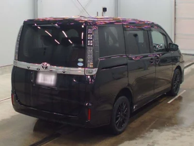 Toyota VOXY  с аукциона в Японии