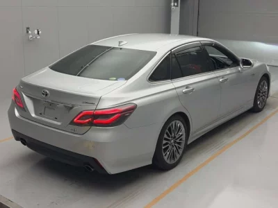Toyota CROWN  с аукциона в Японии