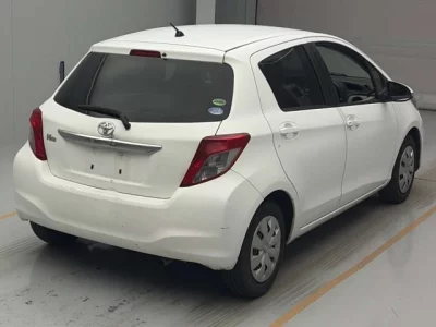 Toyota VITZ  с аукциона в Японии