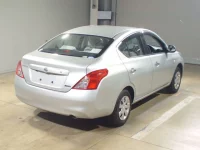 Nissan LATIO лот № 32111 оценка 4  с аукциона в Японии 1