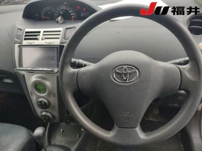Toyota VITZ  с аукциона в Японии