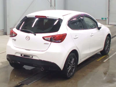 Mazda DEMIO  с аукциона в Японии