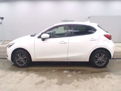 Mazda DEMIO  с аукциона в Японии