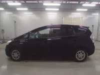 Toyota PRIUS ALPHA лот № 30443 оценка R  с аукциона в Японии 3