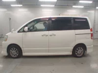 Toyota NOAH лот № 30448 оценка 3.5  с аукциона в Японии 3
