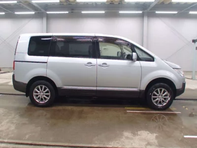 Mitsubishi DELICA D5  с аукциона в Японии