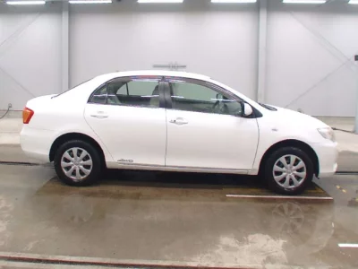 Toyota COROLLA AXIO  с аукциона в Японии