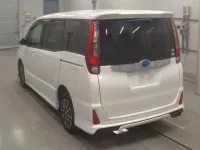 Toyota NOAH лот № 40073 оценка 3  с аукциона в Японии 5