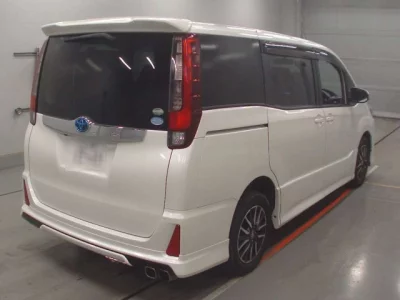 Toyota NOAH  с аукциона в Японии