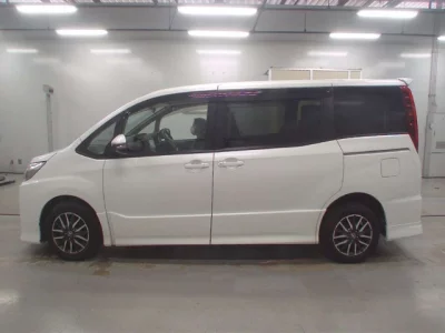 Toyota NOAH  с аукциона в Японии