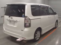 Toyota VOXY лот № 30454 оценка R  с аукциона в Японии 1