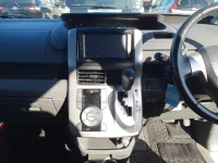 Toyota VOXY лот № 30454 оценка R  с аукциона в Японии 8