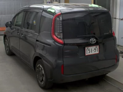 Toyota SIENTA  с аукциона в Японии