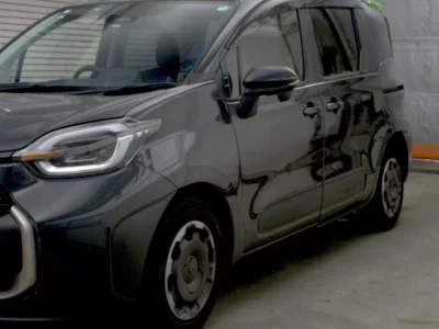 Toyota SIENTA  с аукциона в Японии