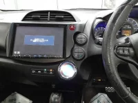 Honda FIT лот № 2006 оценка 4  с аукциона в Японии 8