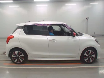 Suzuki SWIFT  с аукциона в Японии