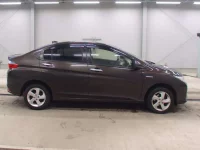 Honda GRACE лот № 2013 оценка 3  с аукциона в Японии 2