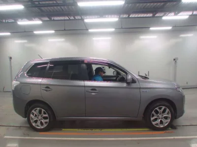 Mitsubishi OUTLANDER PHEV