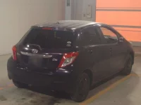 Toyota VITZ лот № 4050 оценка 3  с аукциона в Японии 1