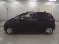 Honda FIT лот № 40105 оценка 4  с аукциона в Японии 3
