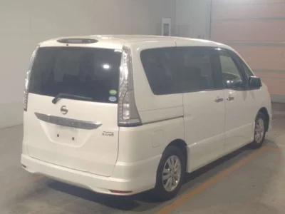 Nissan SERENA  с аукциона в Японии
