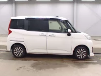 Toyota ROOMY лот № 2023 оценка 4  с аукциона в Японии 2